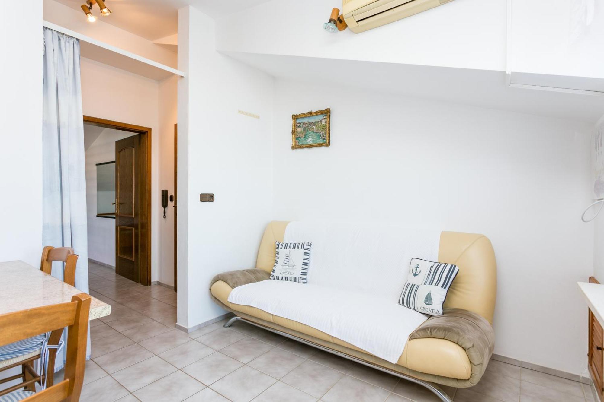Seaside Apartments With A Swimming Pool Okrug Gornji, Ciovo - 11374 Trogir Zimmer foto