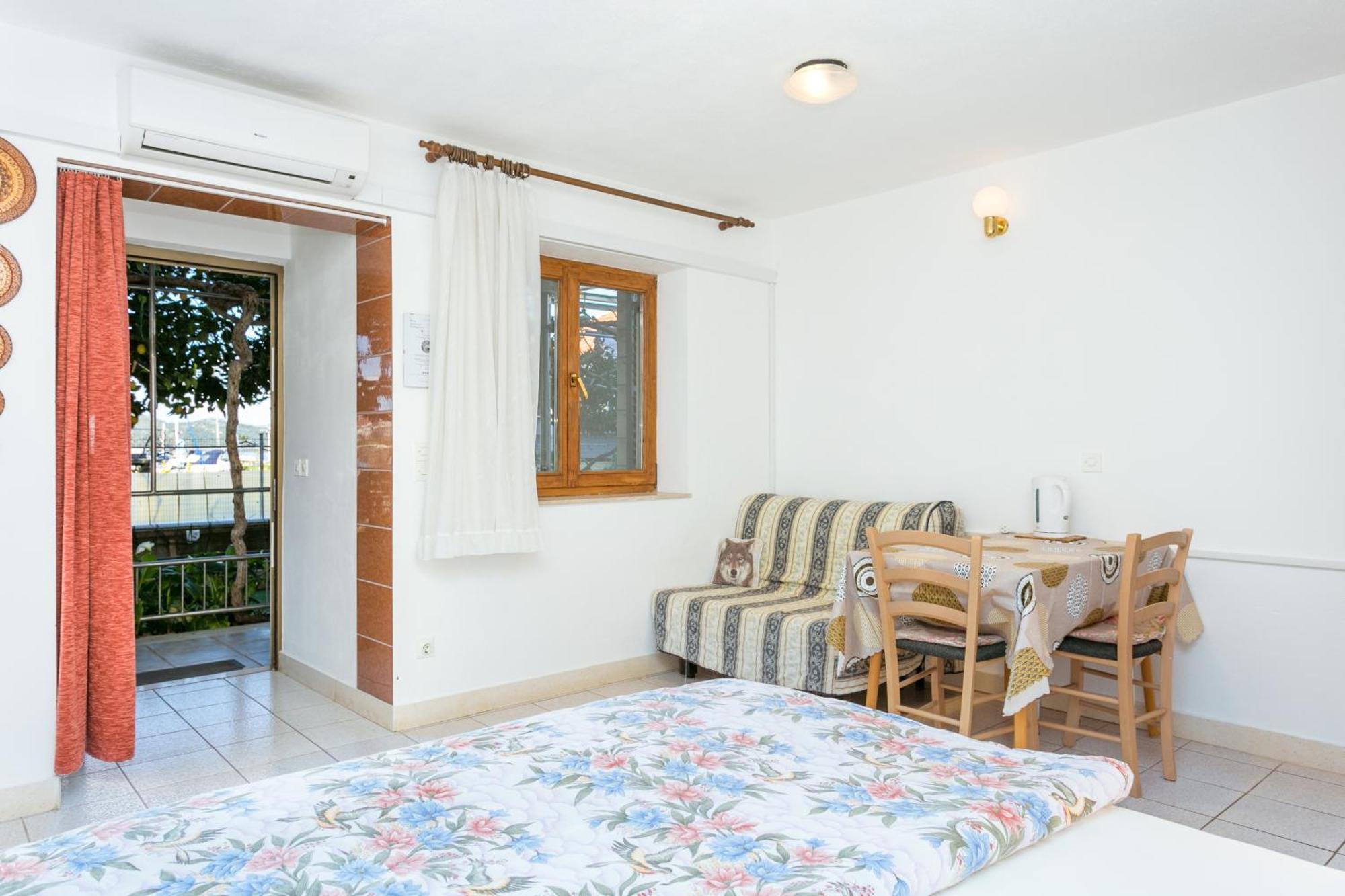 Seaside Apartments With A Swimming Pool Okrug Gornji, Ciovo - 11374 Trogir Zimmer foto